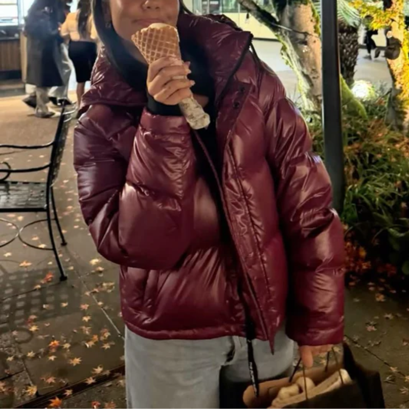 Moderne Jacke Damen | Bordeaux Pufferjacke mit Kapuze für Stil und Komfort 2