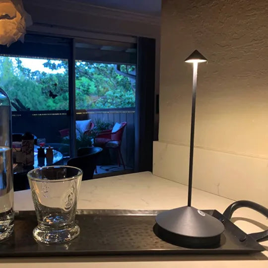 Lampe de table LED sans fil blanc chaud minimaliste