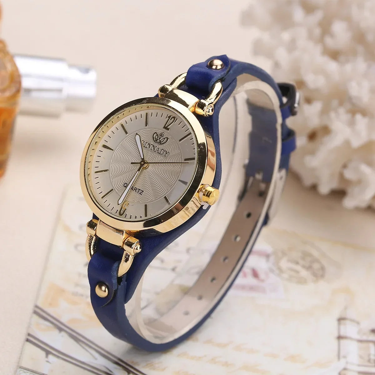 Damen Armbanduhr im Vintage-Stil mit Veganem Lederarmband 1