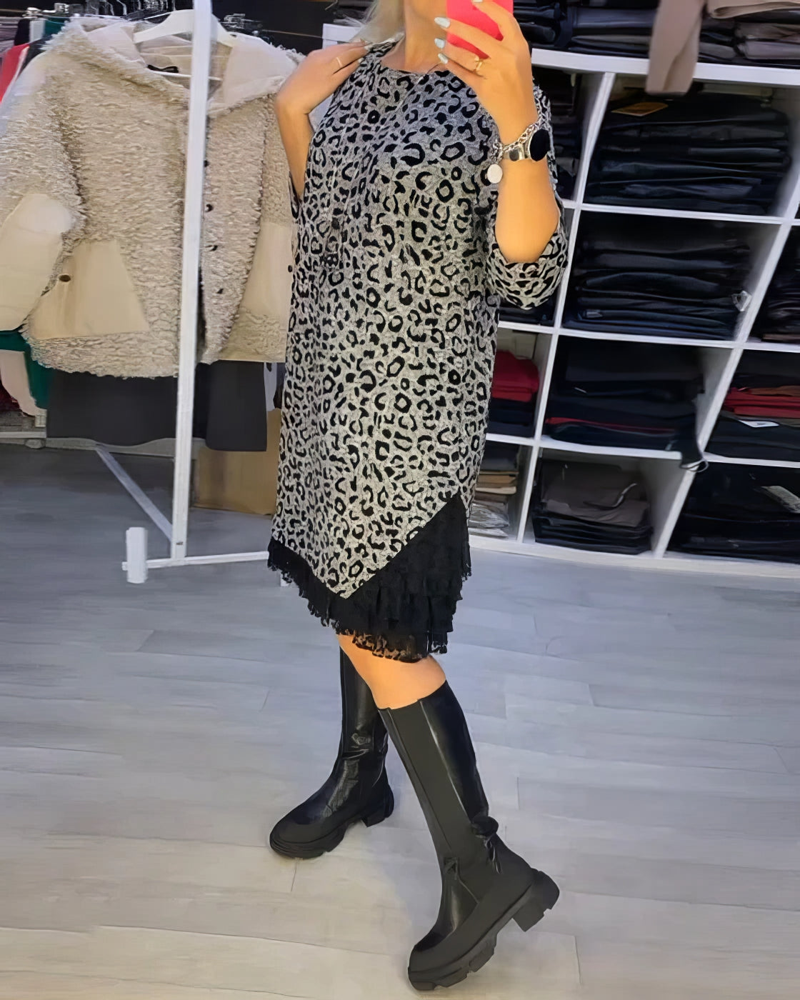 Elegante Kleider | Figurbetontes Leopardenmuster Kleid mit Klassischem Rundhalsausschnitt | Stilvoller Look für Alltag und besondere Anlässe 3