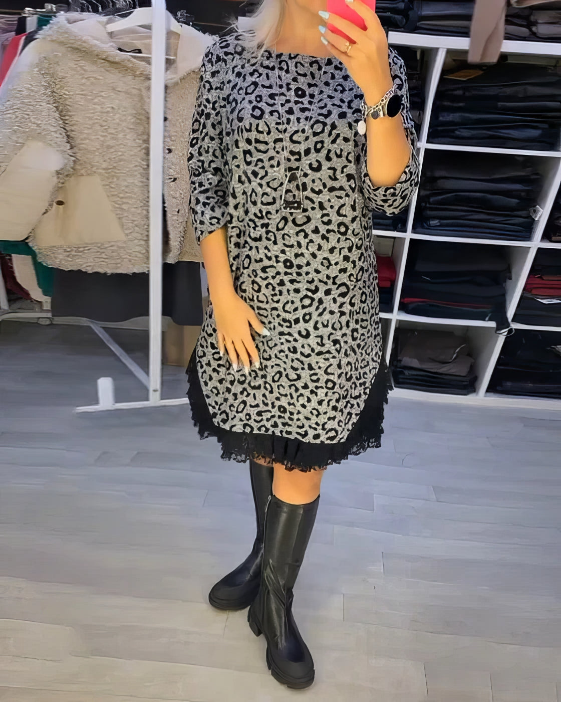 Elegante Kleider | Figurbetontes Leopardenmuster Kleid mit Klassischem Rundhalsausschnitt | Stilvoller Look für Alltag und besondere Anlässe 4