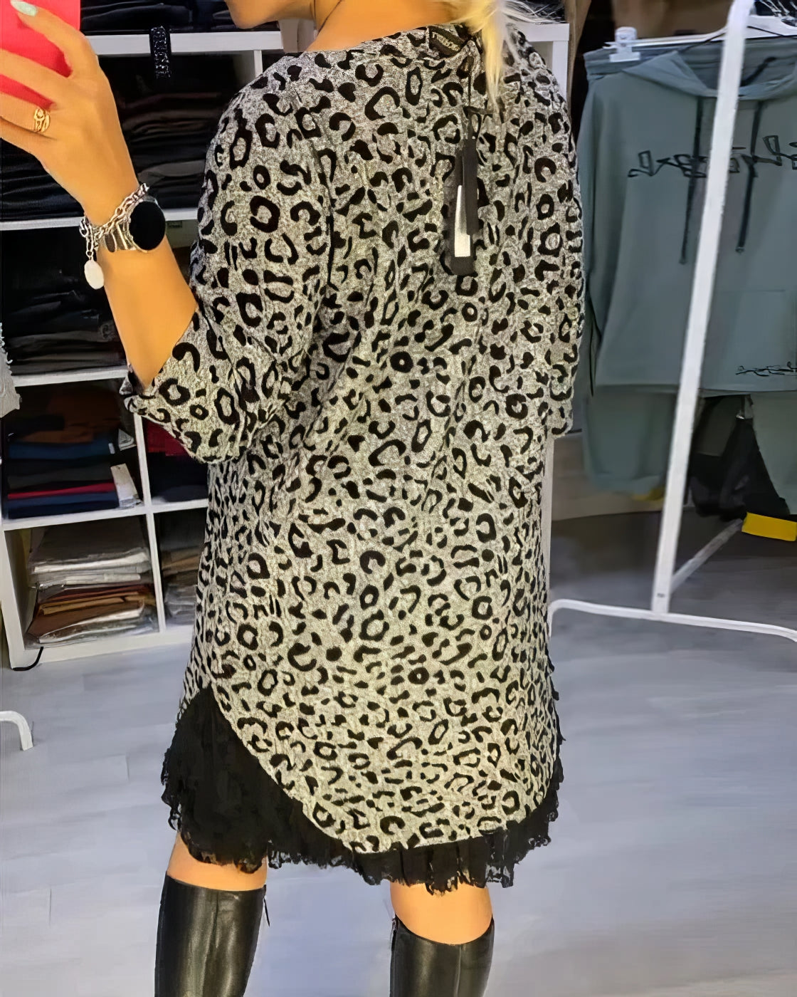 Elegante Kleider | Figurbetontes Leopardenmuster Kleid mit Klassischem Rundhalsausschnitt | Stilvoller Look für Alltag und besondere Anlässe 5