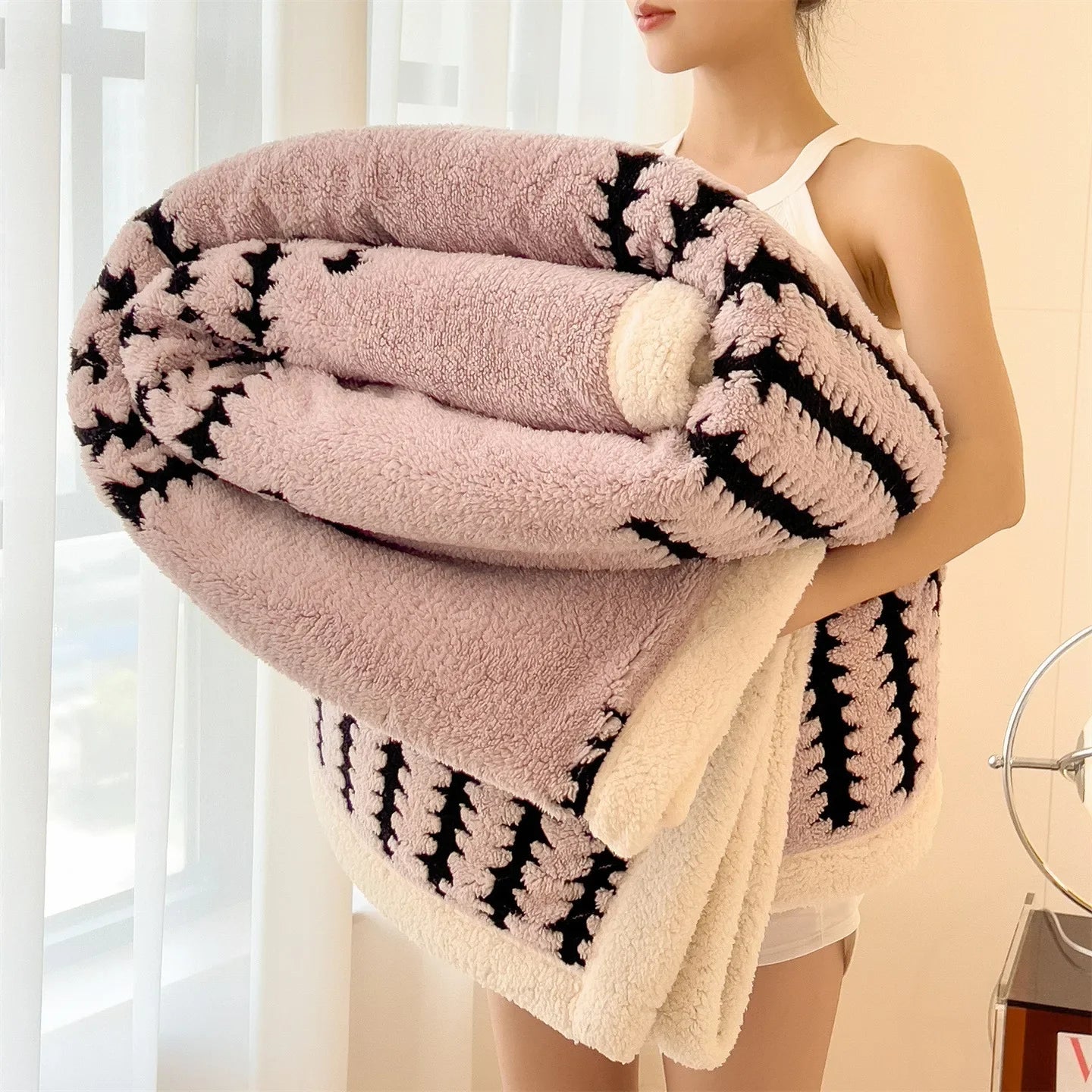 Flauschige Decke mit Plüsch-Sherpa-Fleece