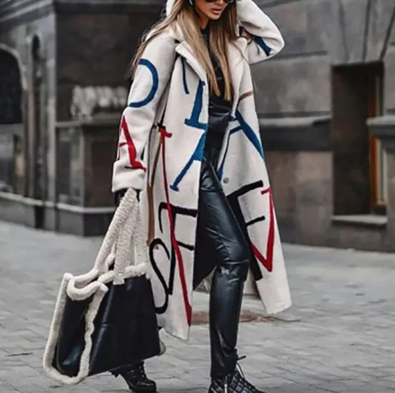 Vivienne | Eleganter, kunstvoll gestalteter langer Mantel