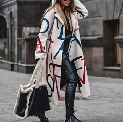 Vivienne | Eleganter, kunstvoll gestalteter langer Mantel