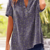 Vintage Botanical | T-Shirt Damen mit V-Ausschnitt & Knopfdetails | Leichtes Baumwollmischmaterial für Komfort