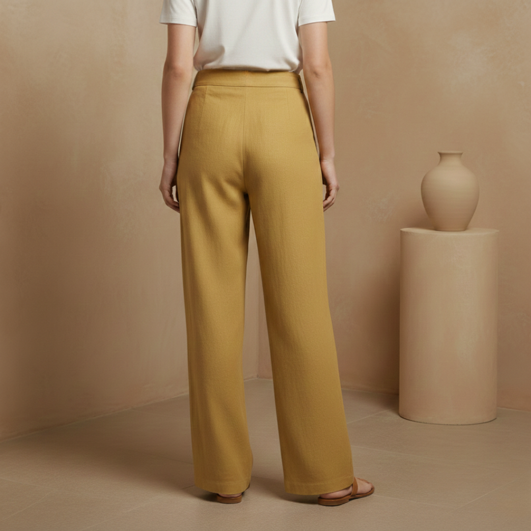 Helle Damen Hose mit hohem Bund, weitem Bein und Taschen für entspannte Momente