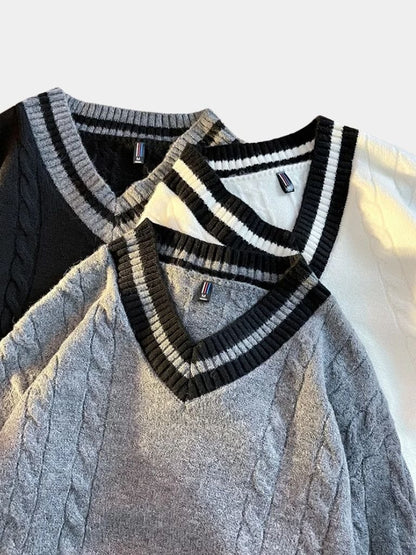 Schlichter V-Ausschnitt-Pullover - Cross & Crown