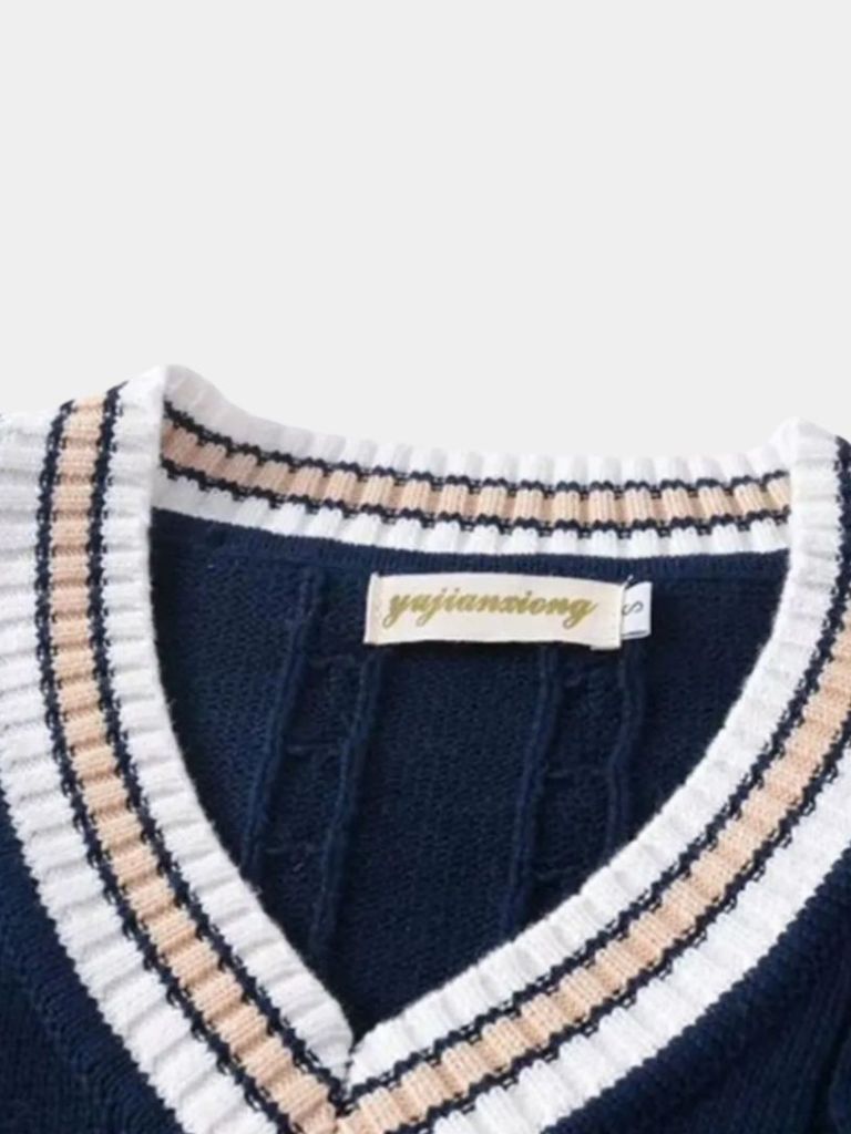 Elegante Strickweste mit V-Ausschnitt - Cross & Crown