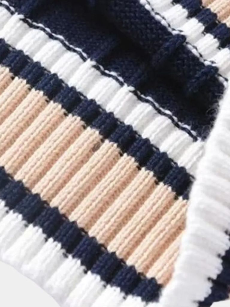 Elegante Strickweste mit V-Ausschnitt - Cross & Crown